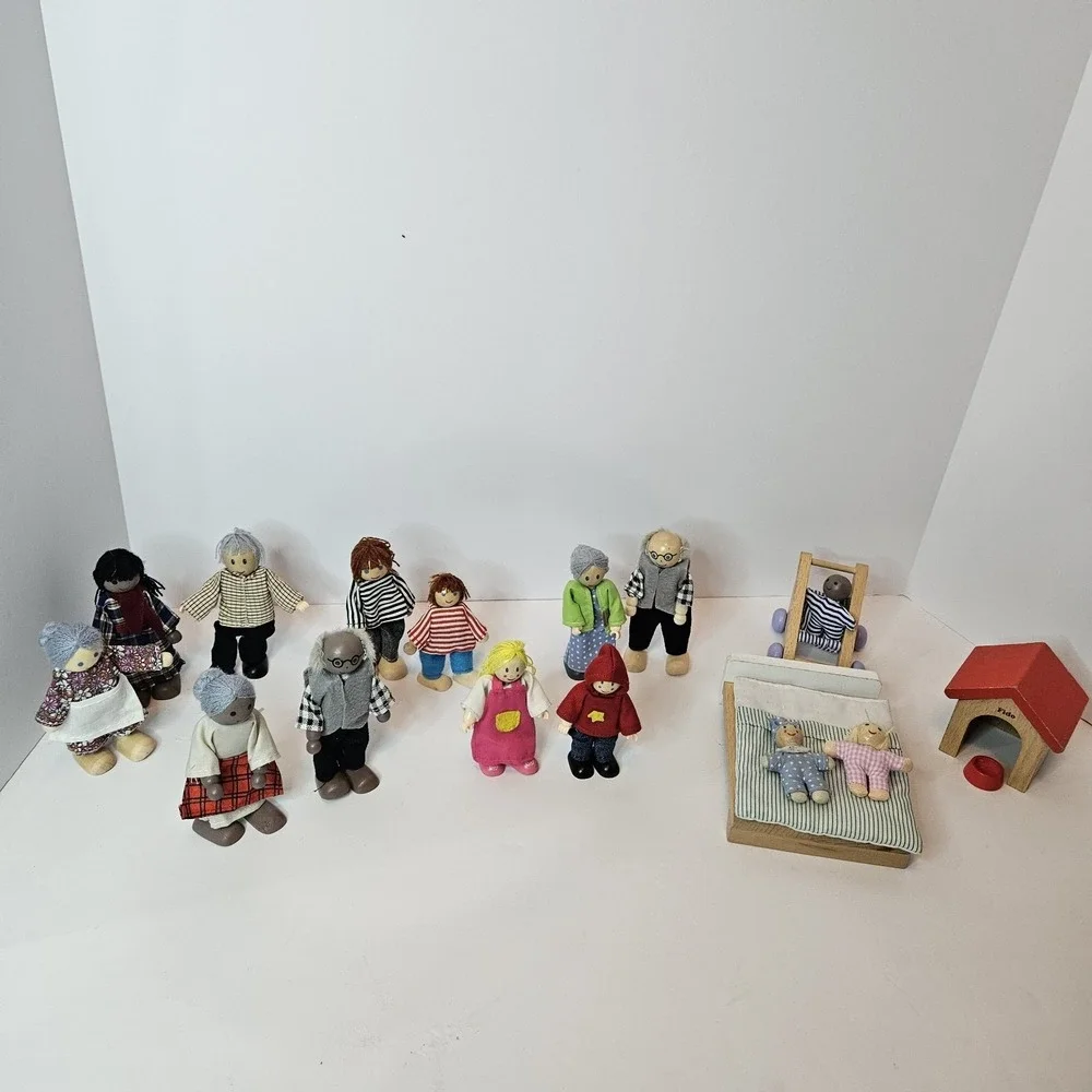 Melissa & Doug Wood Poseable Folk Family Figures Lot Of 19 HAPE items Included